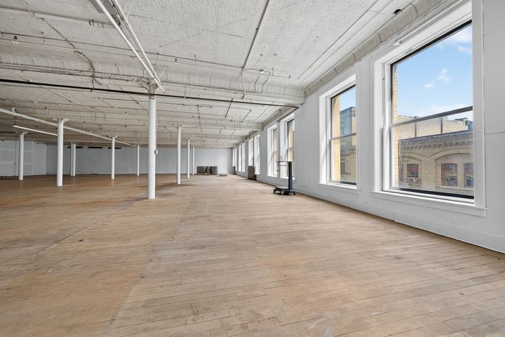 Bedford Building, 4th Floor, photo 1